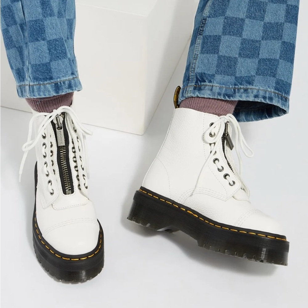 NWOT Dr. Martens Sinclair Boots (white)
